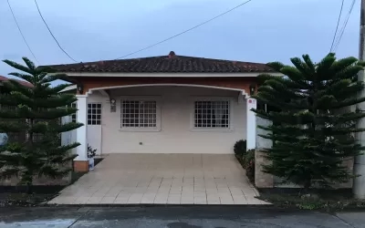 Se vende amplia casa en las Cumbres Villa Zaíta