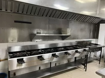 Se alquila local de 2 pisos para restaurante  en el Carmen